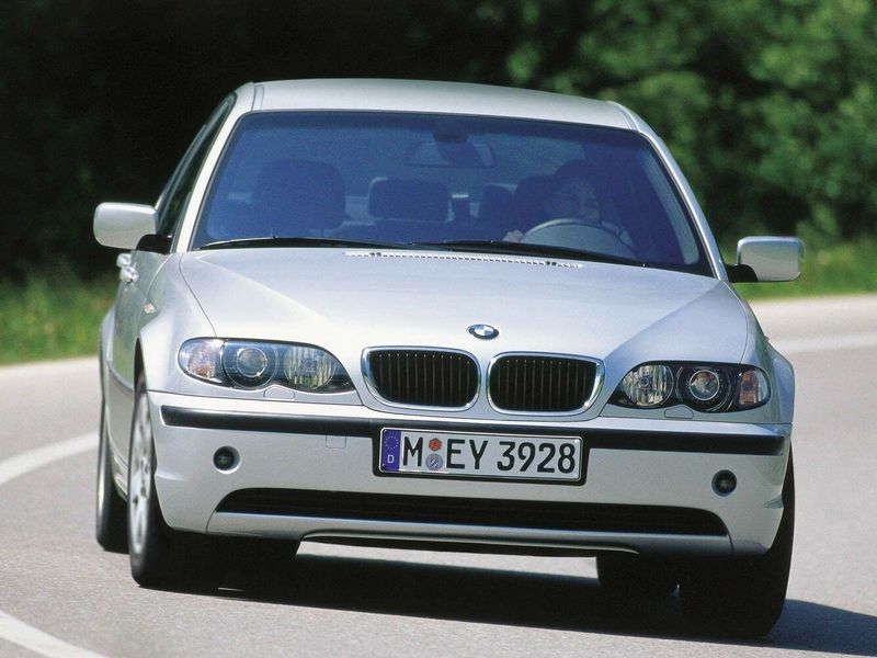 BMW 3 Series عملية فيس ليفت IV (E46)، سيدان — منظر أمامي