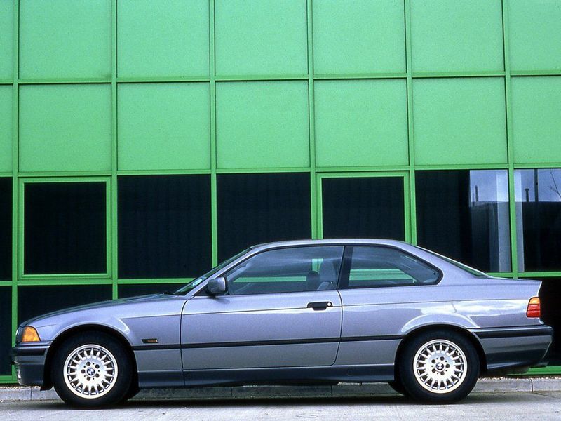 BMW 3 Series III (E36)، كوبيه — منظر من الجانب الأيسر
