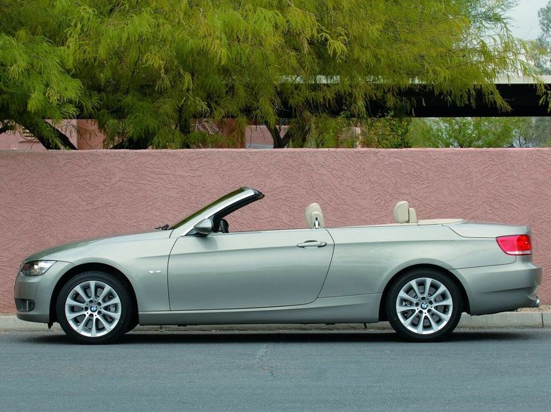 BMW 3 Series V (e90/e90/e91/e92/e93)، قابلة للتحويل — منظر من الجانب الأيسر