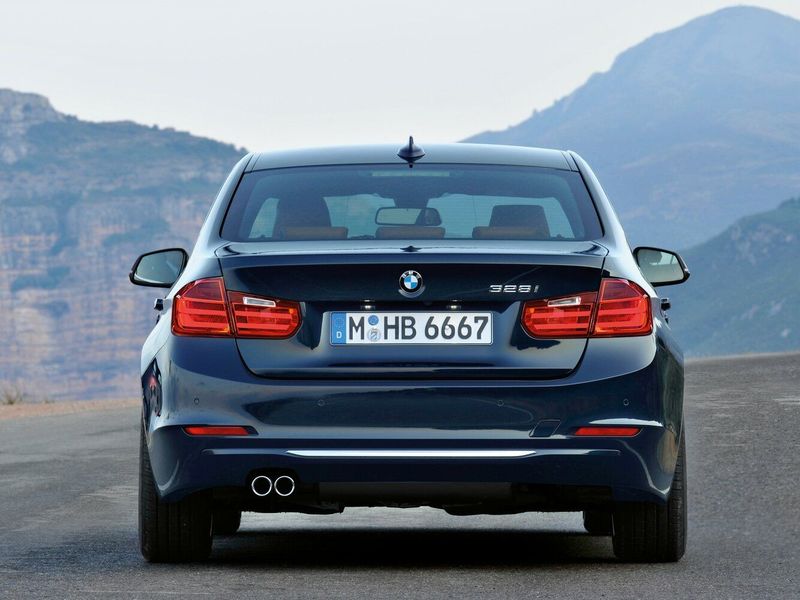 BMW 3 Series السادس (F3x)، سيدان — منظر خلفي
