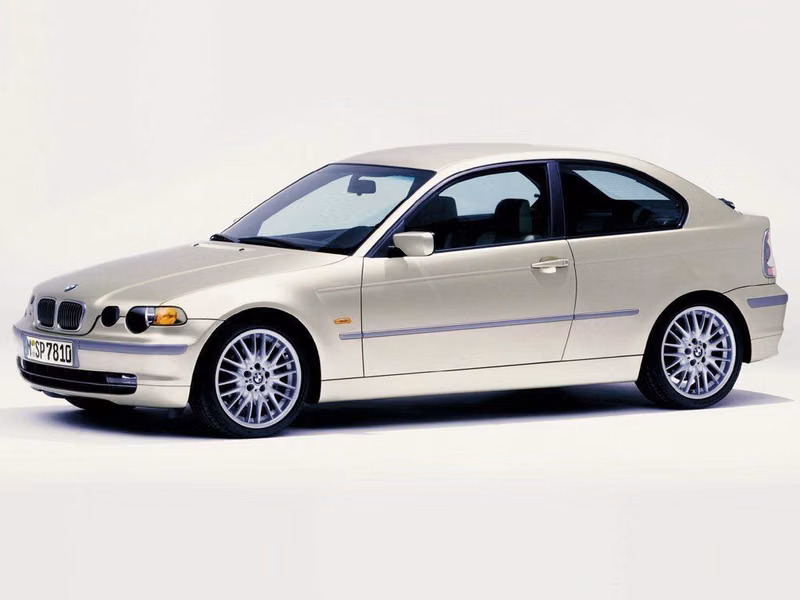BMW 3 Series عملية فيس ليفت IV (E46)، هاتشباك 3 أبواب Compact — منظر أمامي أيمن