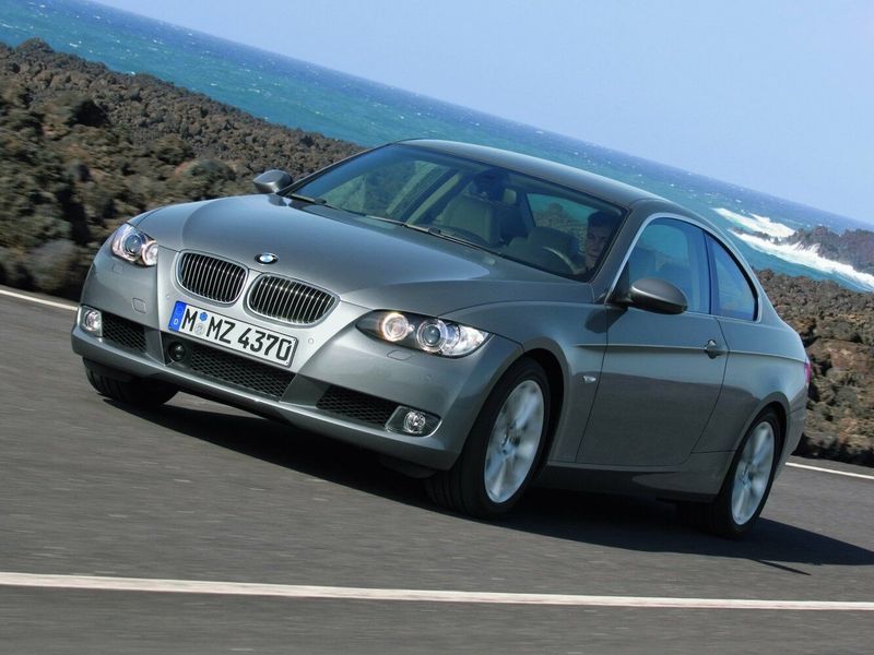 BMW 3 Series V (e90/e90/e91/e92/e93)، كوبيه — منظر أمامي أيسر