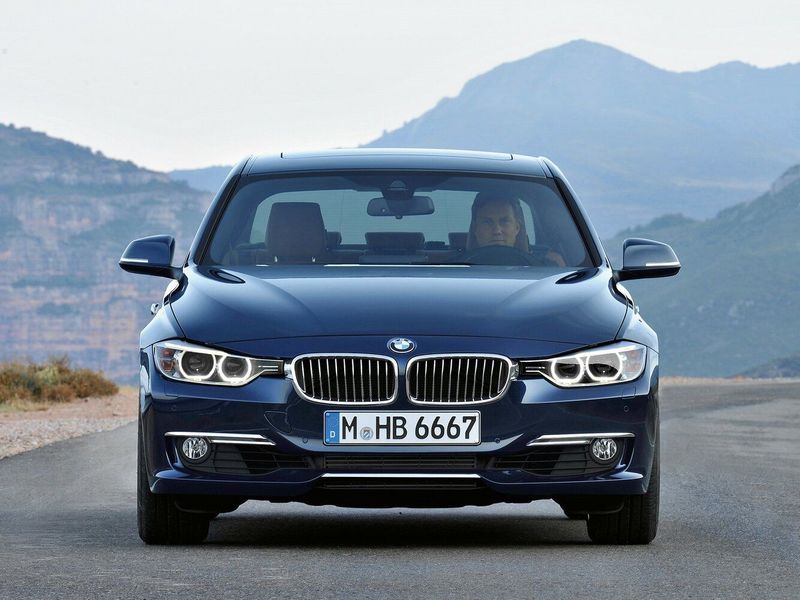 BMW 3 Series السادس (F3x)، سيدان — منظر أمامي