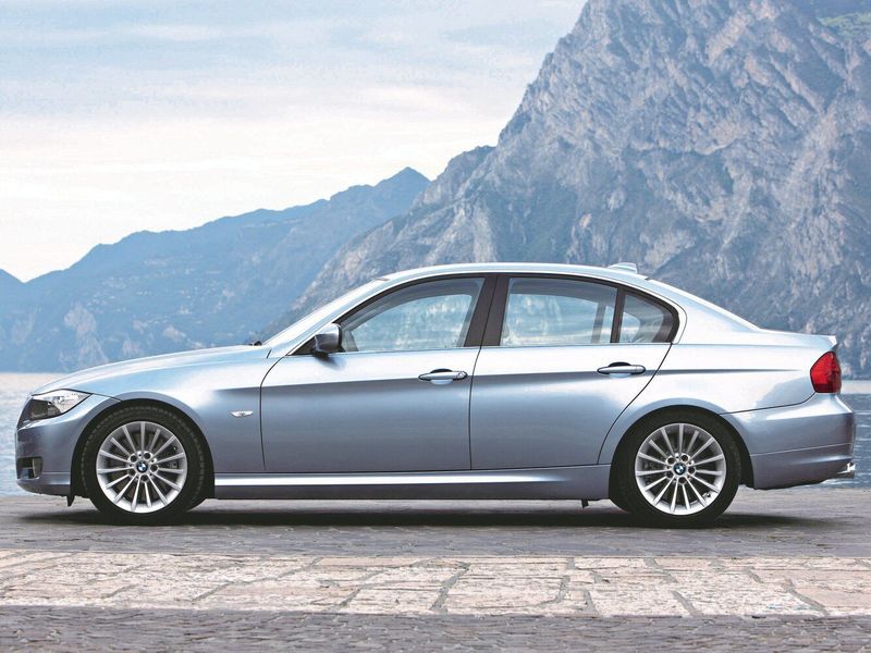 BMW 3 Series عملية فيس ليفت V (E90/E90/E91/E92/E93)، سيدان — منظر من الجانب الأيسر