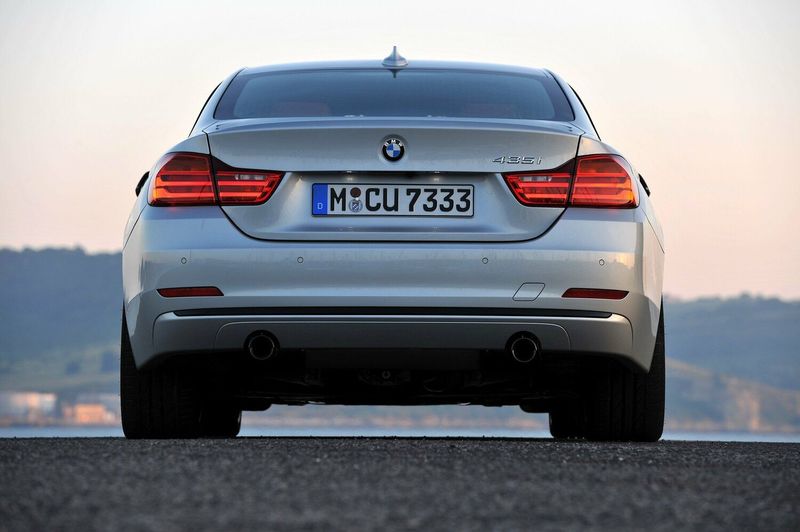 BMW 4 Series ف32/ف33/ف36، كوبيه — منظر خلفي