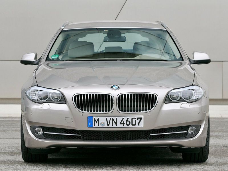 BMW 5 Series السادس (ف10/ف11/ف07)، واجون 5 أبواب — منظر أمامي