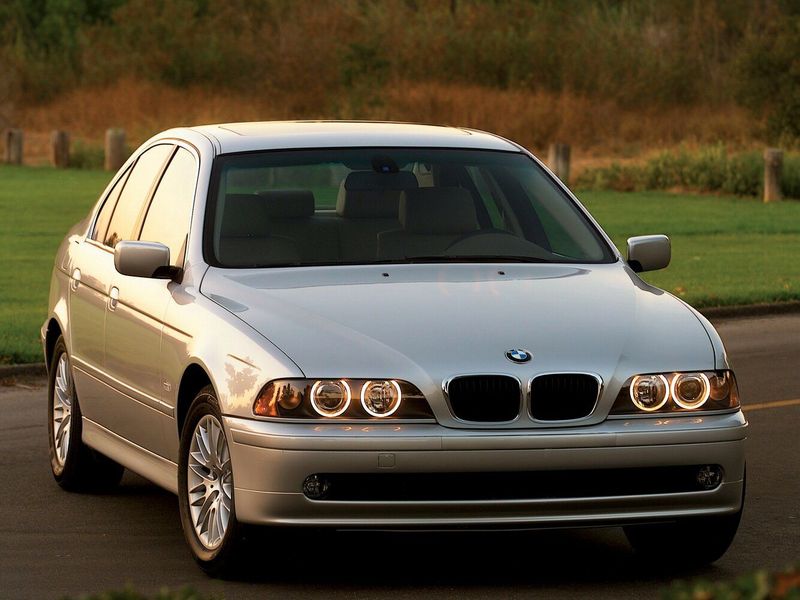 BMW 5 Series عملية فيس ليفت IV (E39)، سيدان — منظر أمامي أيمن