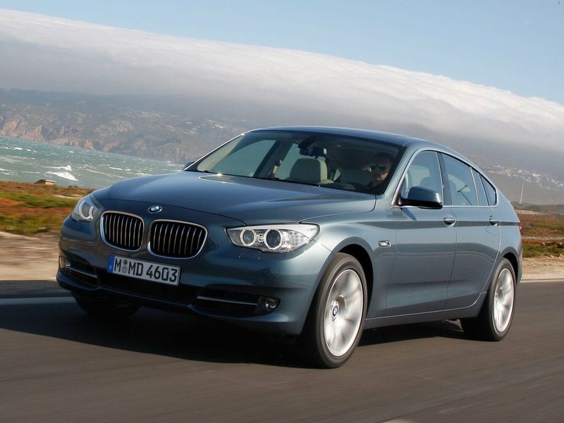 BMW 5 Series السادس (ف10/ف11/ف07)، ليفتباك Gran Turismo — منظر أمامي أيمن