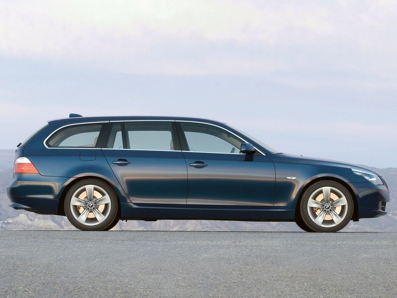 BMW 5 Series V (E60/E61) Рестайлинг, Универсал 5 дв. — вид справа