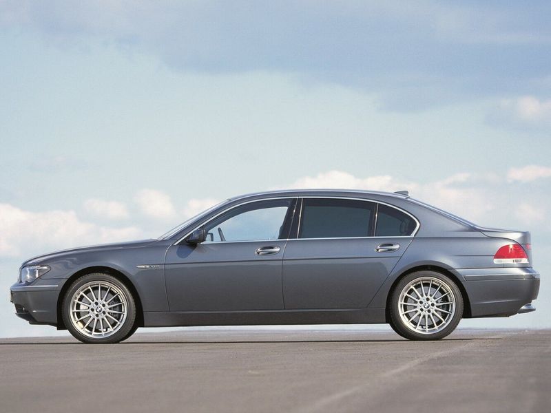 BMW 7 Series IV (E65/E66)، سيدان Long — منظر من الجانب الأيسر