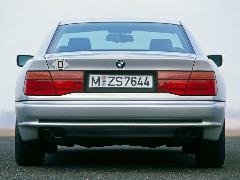 BMW 8 Series I (E31)، كوبيه - سقف صلب — منظر خلفي