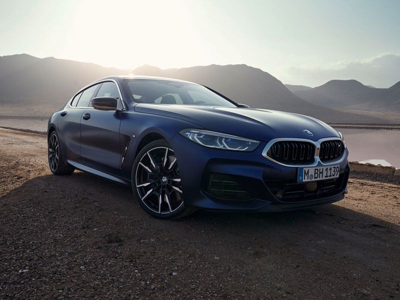 BMW 8 Series عملية فيس ليفت II (G14/G15/G16)، سيدان Gran Coupe — منظر أمامي بزاوية ثلاثة أرباع