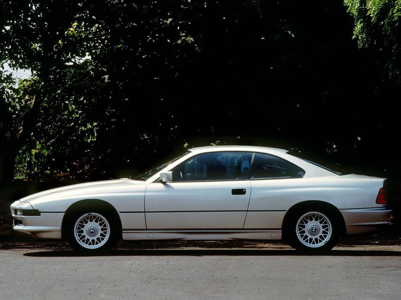 BMW 8 Series I (E31)، كوبيه - سقف صلب — منظر من الجانب الأيسر