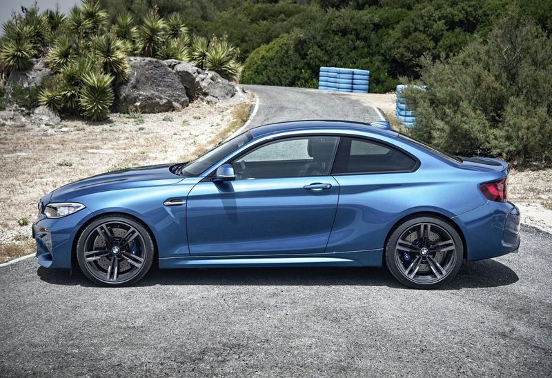 BMW M2 F87، كوبيه — منظر من الجانب الأيسر