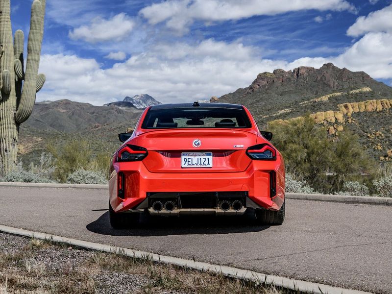 BMW M2 G87، كوبيه — منظر خلفي