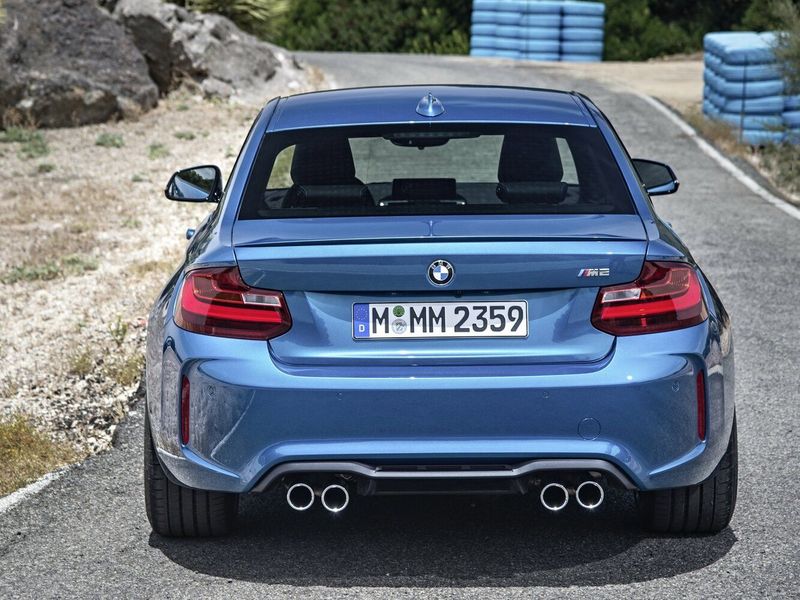 BMW M2 F87، كوبيه — منظر خلفي
