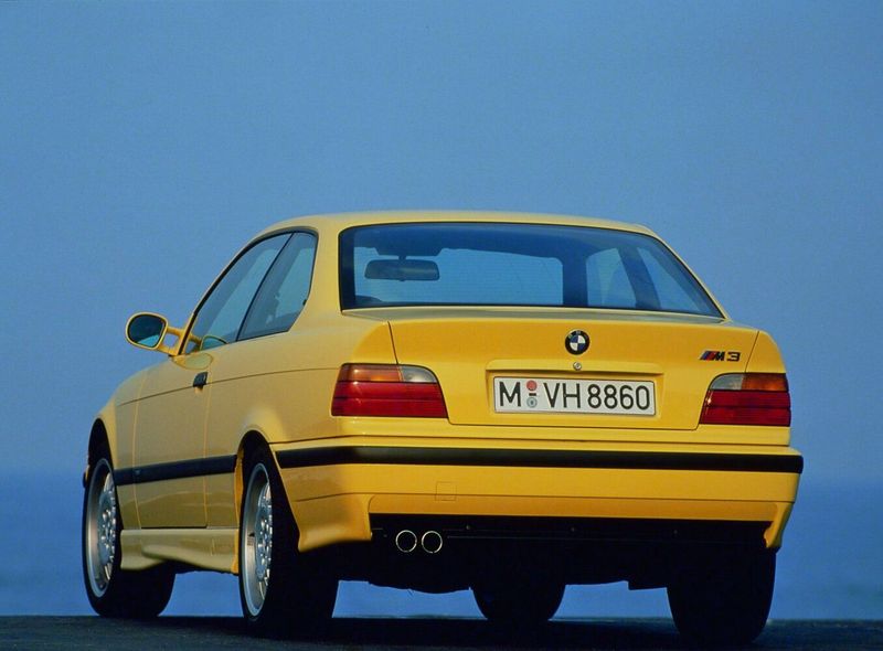 BMW M3 II (E36)، كوبيه — منظر خلفي أيمن