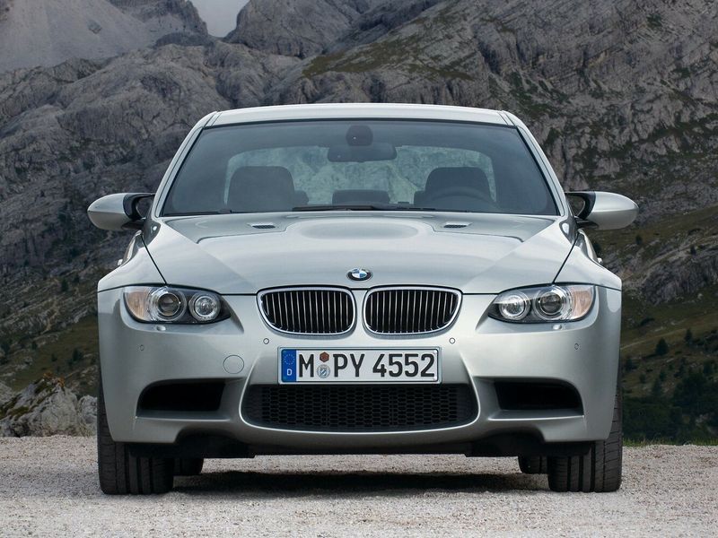 BMW M3 IV (E90)، سيدان — منظر أمامي