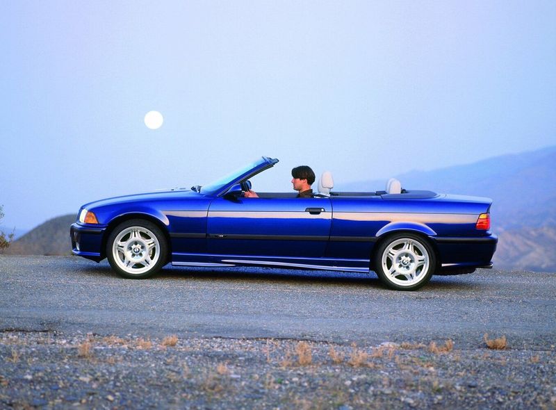 BMW M3 II (E36)، قابلة للتحويل — منظر من الجانب الأيسر