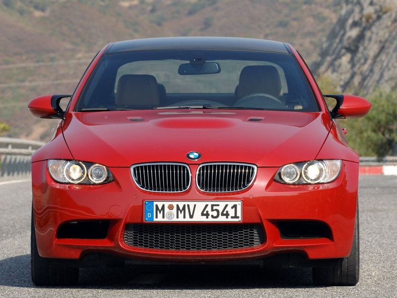 BMW M3 IV (E90)، كوبيه — منظر أمامي