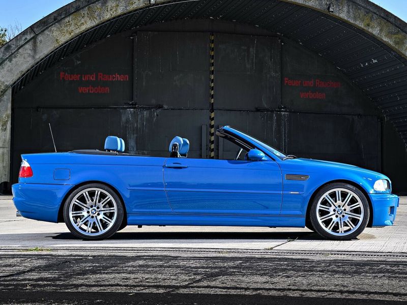 BMW M3 III (E46)، قابلة للتحويل — منظر من الجانب الأيمن
