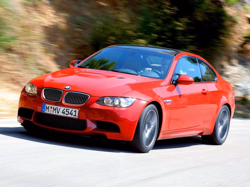 BMW M3 IV (E90)، كوبيه — منظر أمامي أيمن