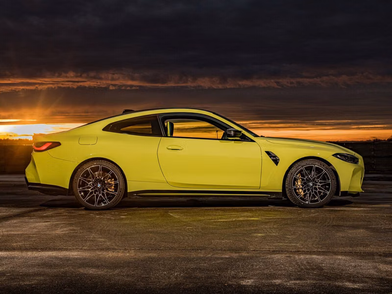 BMW M4 G82/G83، كوبيه — منظر من الجانب الأيسر