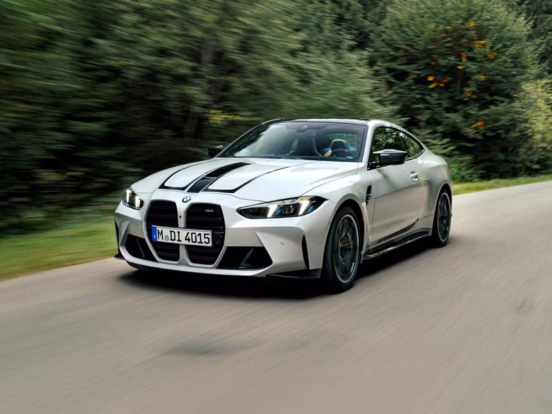 BMW M4 G82/G83 Рестайлинг, Купе — вид спереди в три четверти