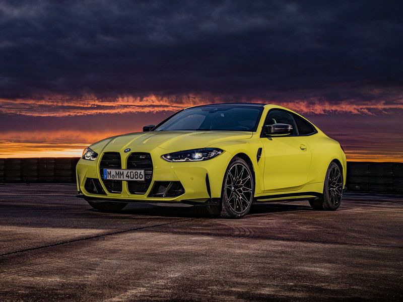 BMW M4 G82/G83، كوبيه — منظر أمامي أيمن