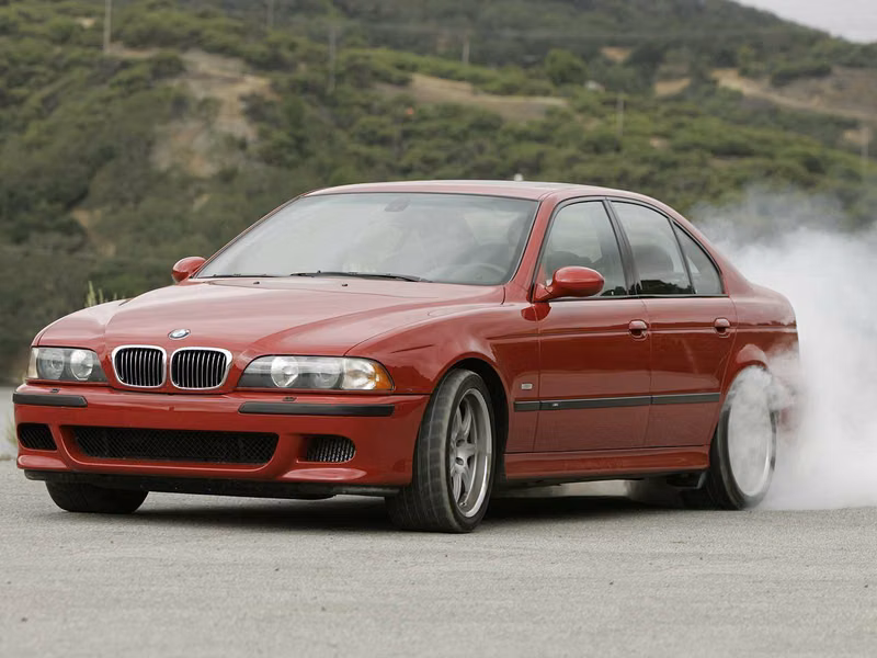 BMW M5 III (E39)، سيدان — منظر أمامي أيمن