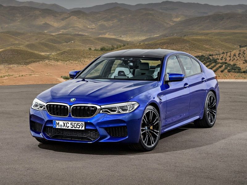 BMW M5 السادس (F90)، سيدان — منظر أمامي أيمن