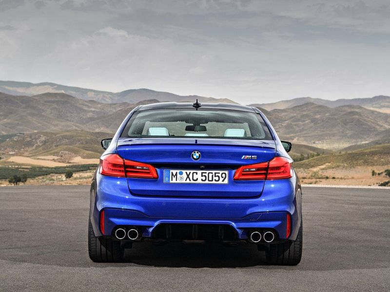 BMW M5 السادس (F90)، سيدان — منظر خلفي