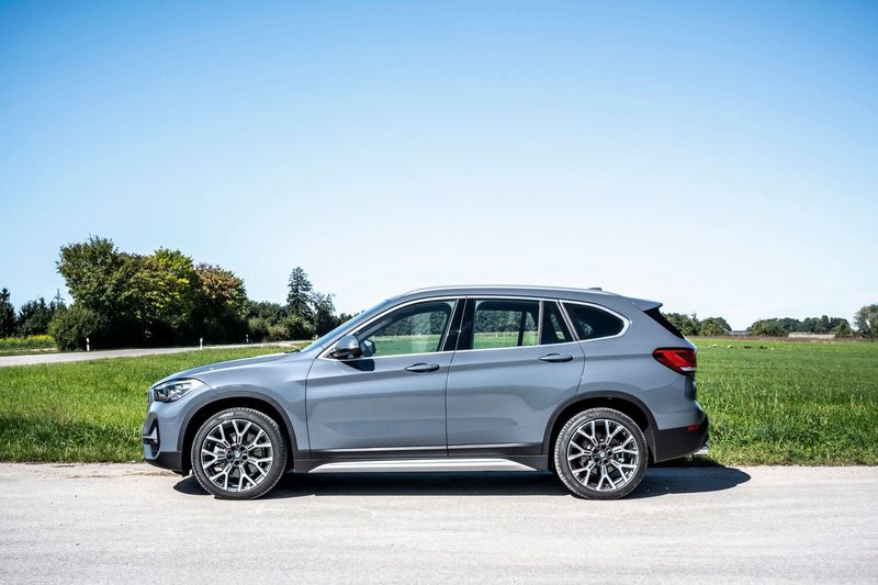 BMW X1 II (F48) فيس ليفت II (F48)، دفع رباعي 5 أبواب — منظر من الجانب الأيمن