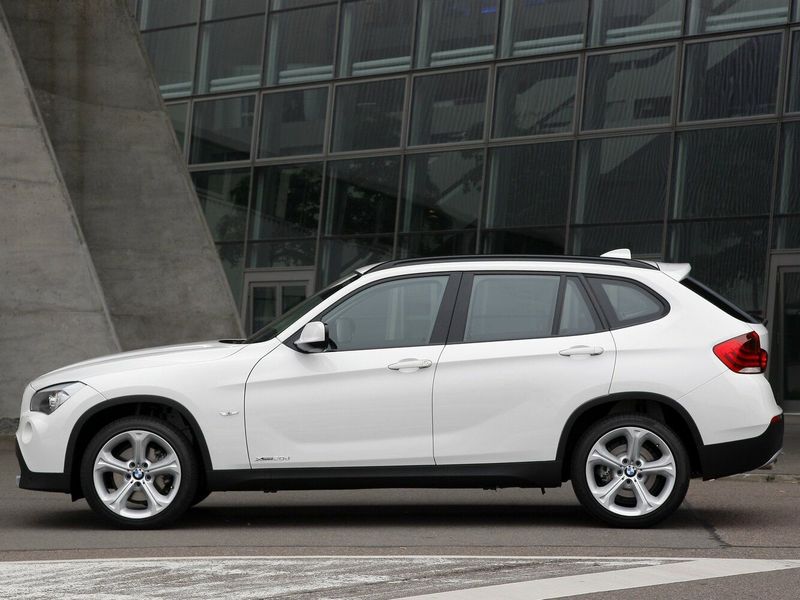 BMW X1 I (E84)، دفع رباعي 5 أبواب — منظر من الجانب الأيسر
