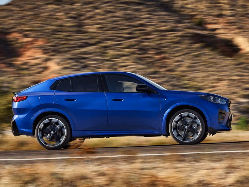 BMW X2 II (U10), Внедорожник 5 дв. — вид слева