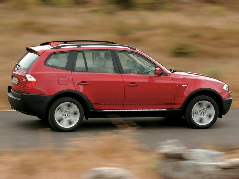 BMW X3 I (E83)، دفع رباعي 5 أبواب — منظر خلفي أيمن