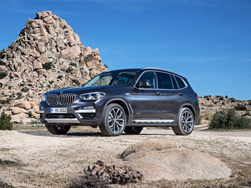 BMW X3 III (G01)، دفع رباعي 5 أبواب — منظر أمامي أيمن