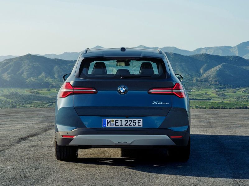 BMW X3 IV (G45/G48)، دفع رباعي 5 أبواب — منظر خلفي