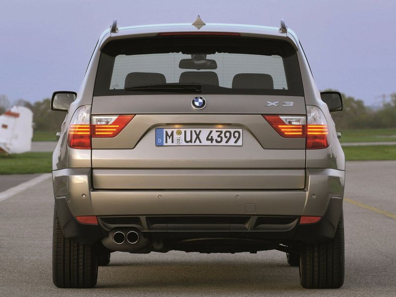 BMW X3 I (E83) فيس ليفت، دفع رباعي 5 أبواب — منظر خلفي