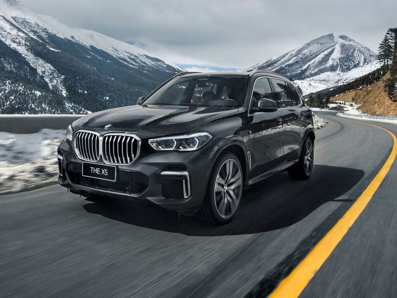 BMW X5 IV (G05/G18)، دفع رباعي 5 أبواب Long — منظر أمامي بزاوية ثلاثة أرباع
