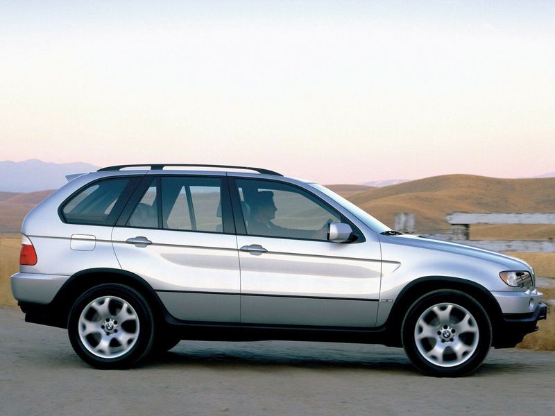 BMW X5 I (E53)، دفع رباعي 5 أبواب — منظر من الجانب الأيسر