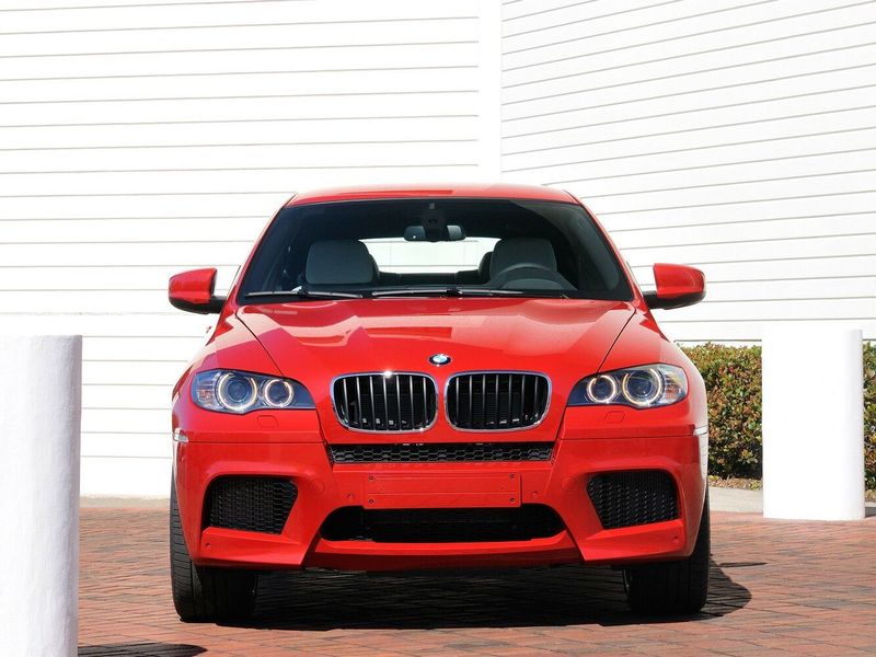 BMW X6 M ط (E71)، دفع رباعي 5 أبواب — منظر أمامي