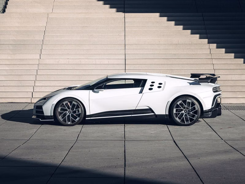 Bugatti Centodieci، كوبيه — منظر من الجانب الأيسر