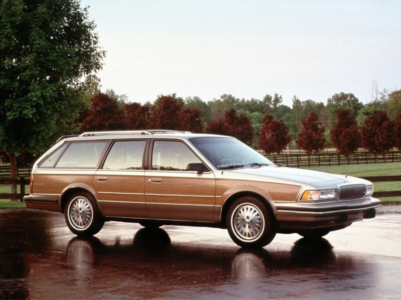 Buick Century V, Универсал 5 дв. — вид спереди справа