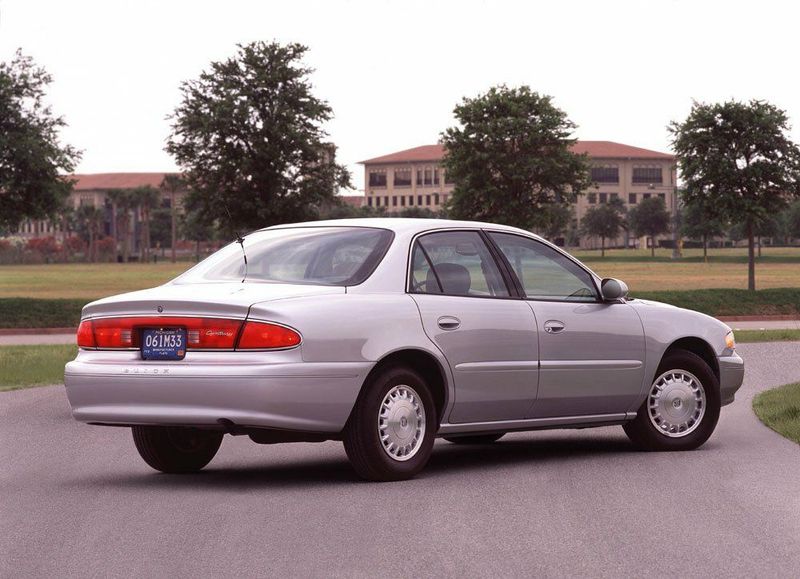 Buick Century سادساً، سيدان — منظر خلفي أيمن