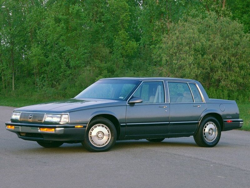 Buick Electra VI, Седан — вид спереди слева