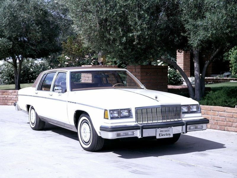 Buick Electra V, Седан — вид спереди справа