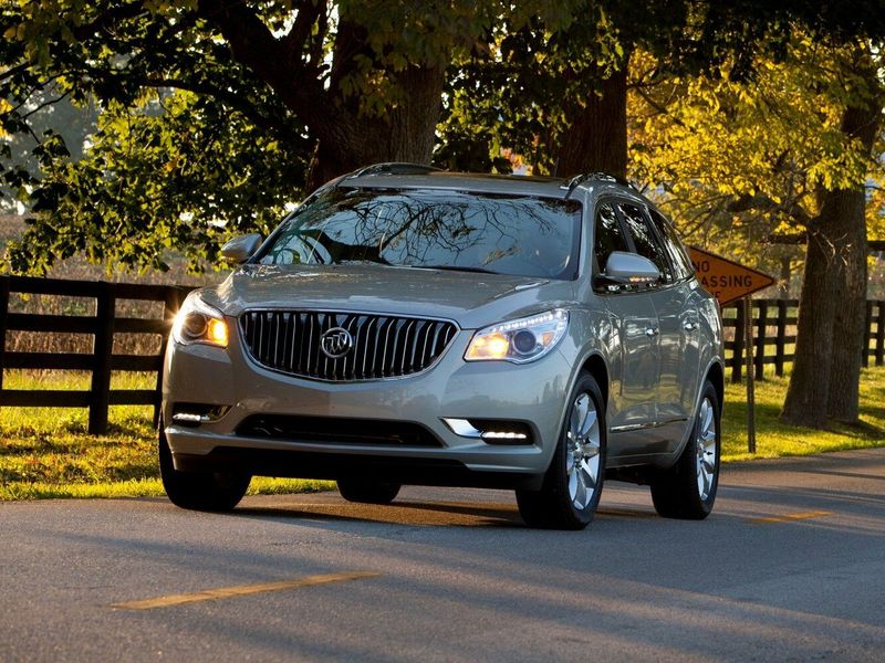 Buick Enclave أنا فيس ليفت، دفع رباعي 5 أبواب — منظر أمامي أيمن