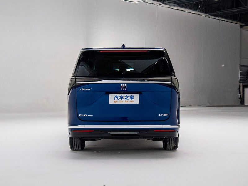 Buick GL8 القرن الرابع، ميني فان PHEV — منظر خلفي
