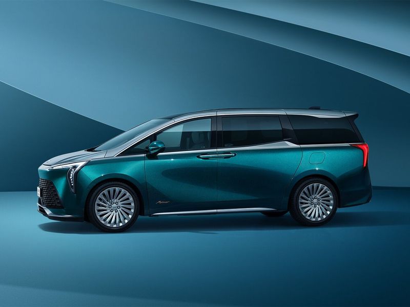 Buick GL8 القرن الرابع، ميني فان — منظر من الجانب الأيسر